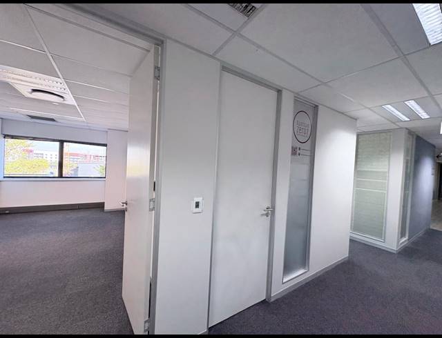 22M² SERVICED OFFICE TO LET IN VORNA VALLEY